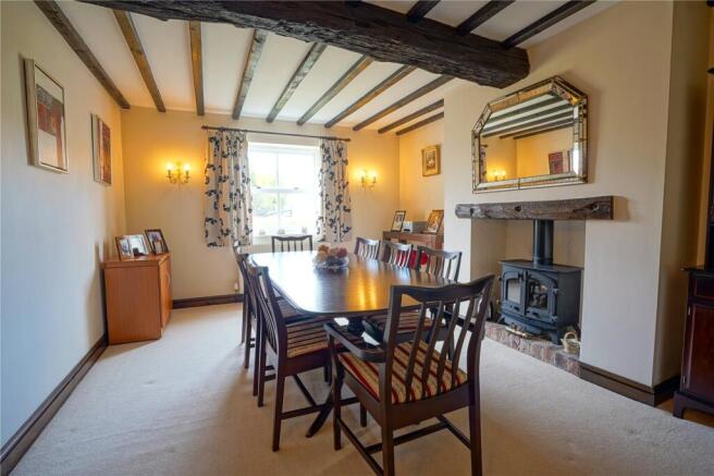 5 bed Detached for sale Image 8