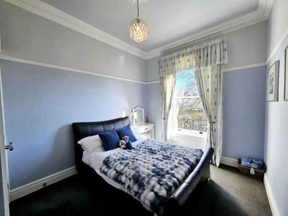 2 bed Flat for sale Image 11