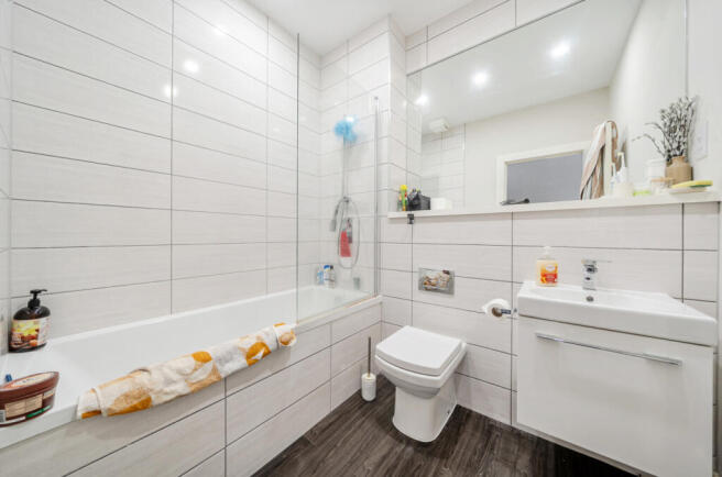 2 bed Flat for sale Image 12