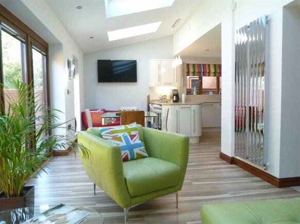 LIVING /DINING ROOM