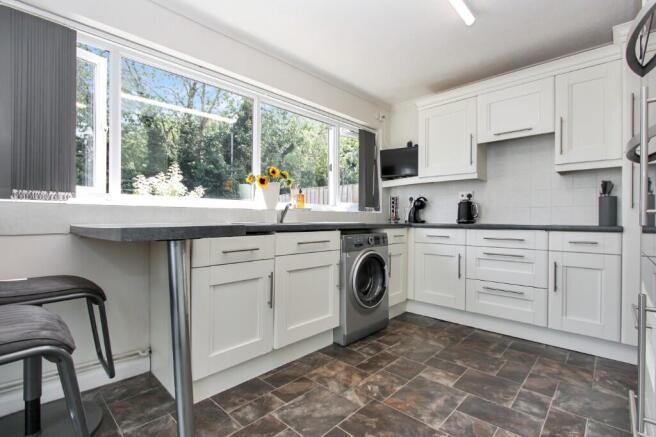 Henley Drive, Highworth, SN6 7JU photo 4