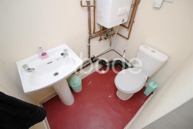 5 bed House to rent Image 5