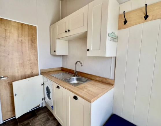 2 bed Park Home for sale Image 7
