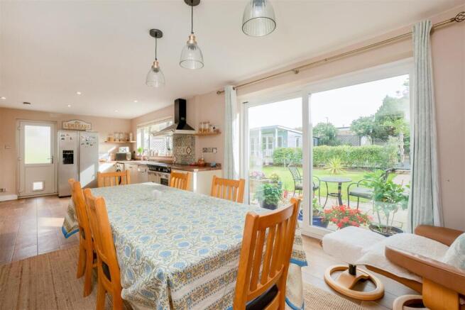 Hill View, 10 Meon Road 2627-9.jpg