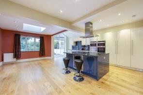104, Priory Gardens, Hornsey, London N6 5QT