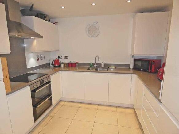 KITCHEN/DINING ROOM