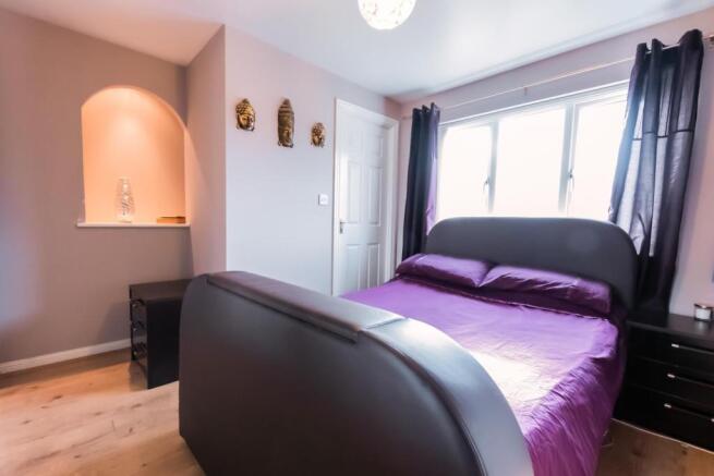 Master Bedroom (1)