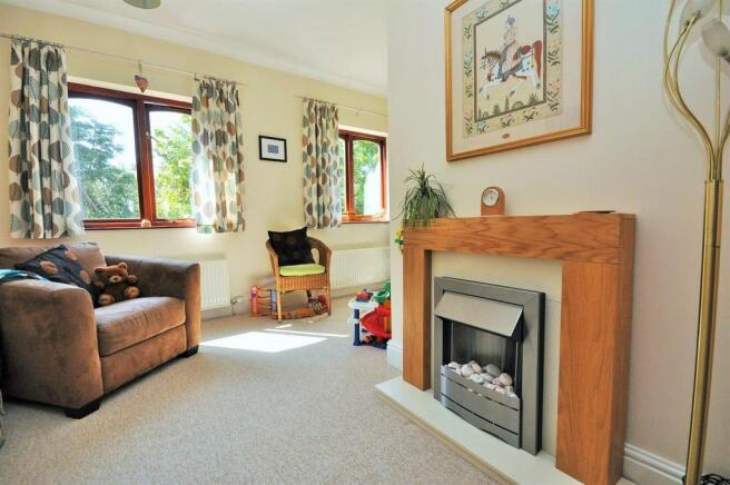 BEDROOM 3 / SNUG