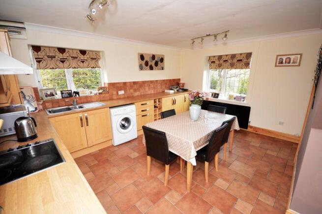 Kitchen / Dini...