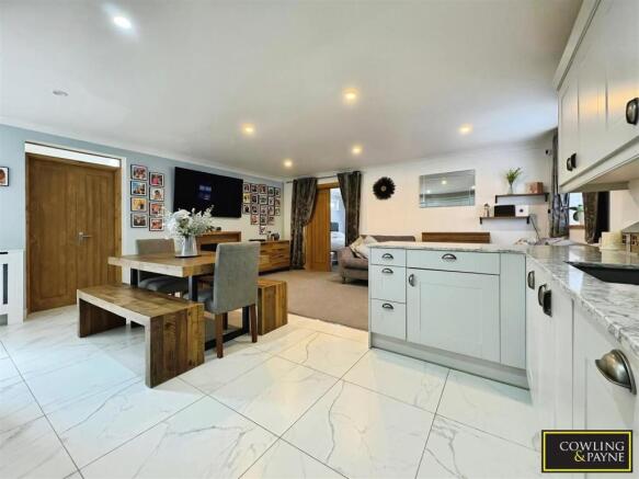 KITCHEN/LOUNGE/DINER