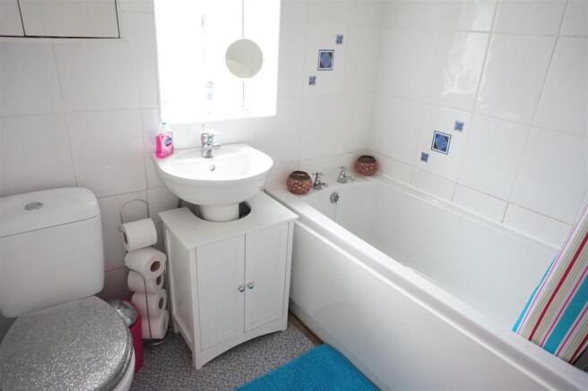 FIRST FLOOR BATHROOM