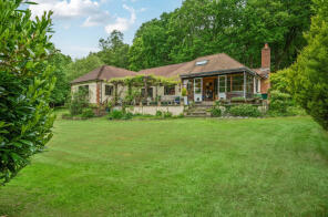 Green Pines, Whitmore Vale Road, Hindhead GU26 6JA