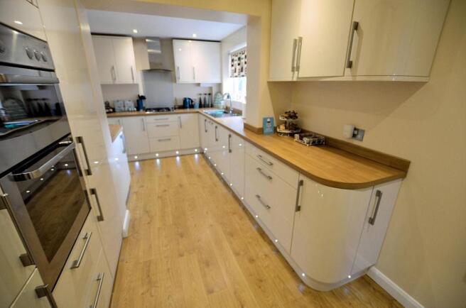 Kitchen 2.jpg