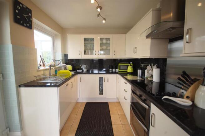 Kitchen / Breakfast 