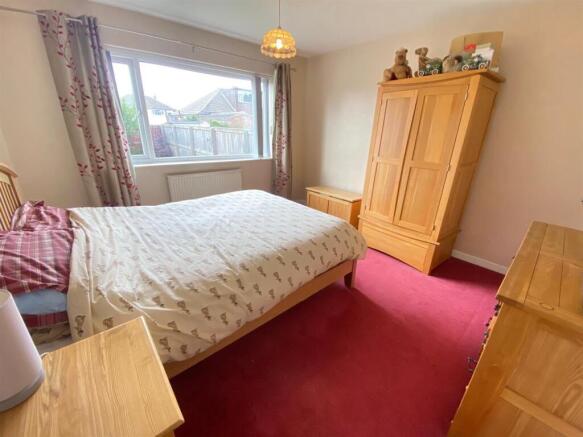 2 bed Semi-Detached Bungalow for sale Image 5