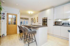 4, White Horse Gardens, Birstall, Batley WF17 0NJ