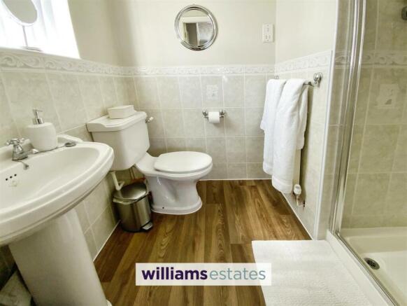 en-suite shower