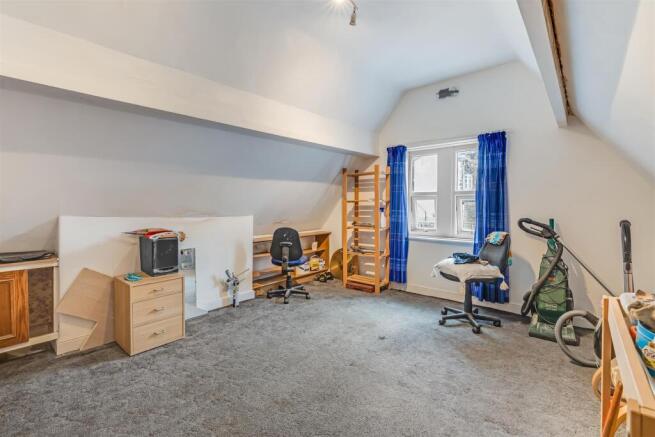 6 bed House for sale Image 7