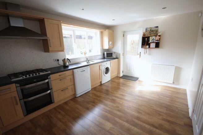 Kitchen / brea...