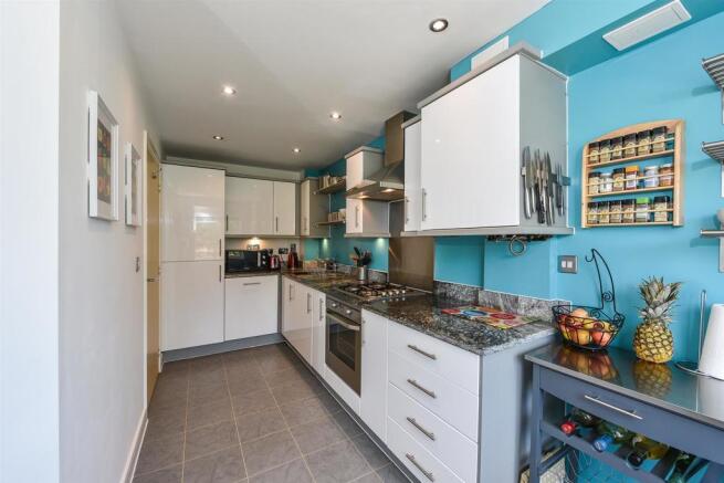 Kitchen Cont.jpg