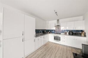 Flat 32, 3 Percival House, Kellett Street, Uxbridge UB10 0YB