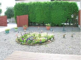 FRONT GARDEN