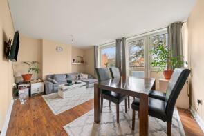 13, Farlington Place, London SW15 4AH