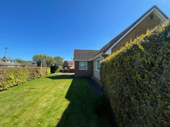 4 bed Bungalow for sale Image 5