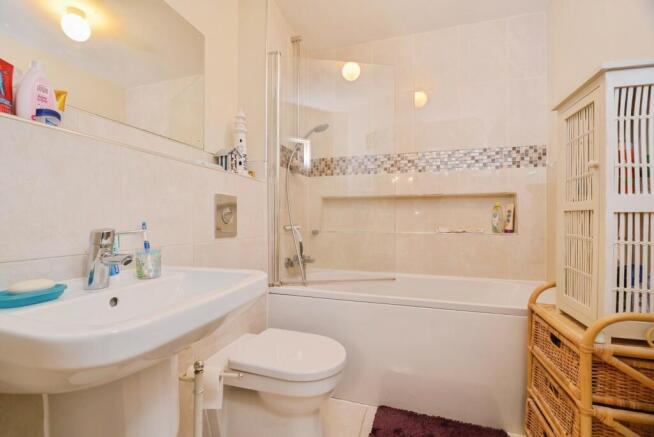 2 bed Flat for sale Image 5