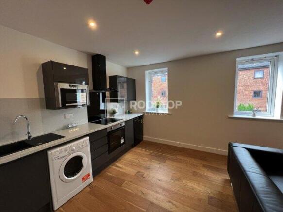 royal-park-road-ls6-1fr-1060176