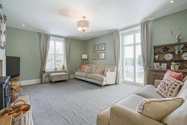 5 bed Detached for sale Image 4