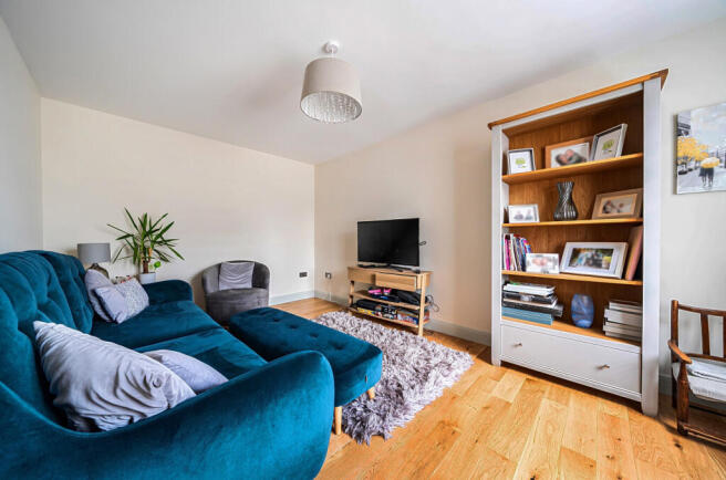 1373635-20-690b6a...