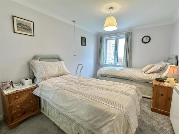 2 bed Apartment for sale Image 4