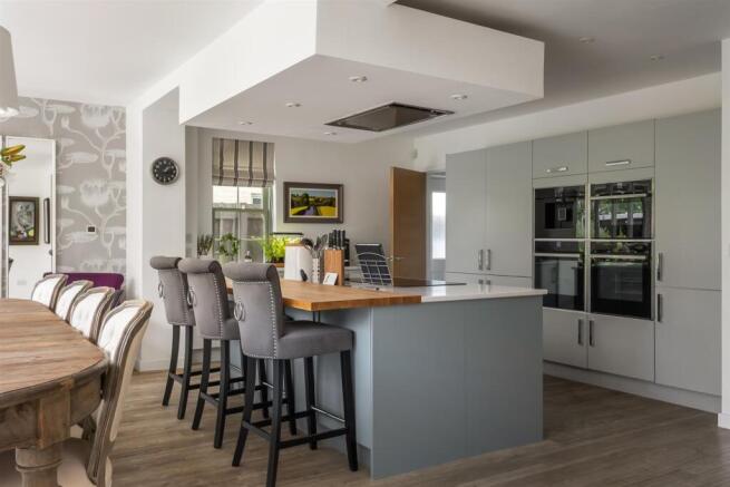 40 - 1 Bradley Drive - GL54 3DA - Web.jpg