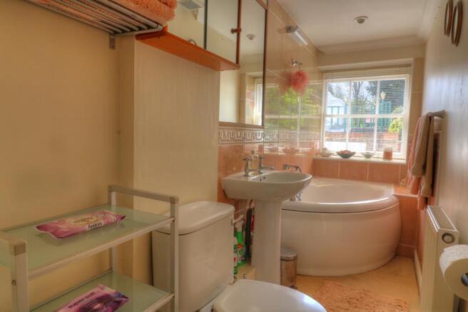 BATHROOM.JPG