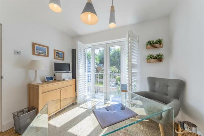 4 Holford Crescent-019.JPG
