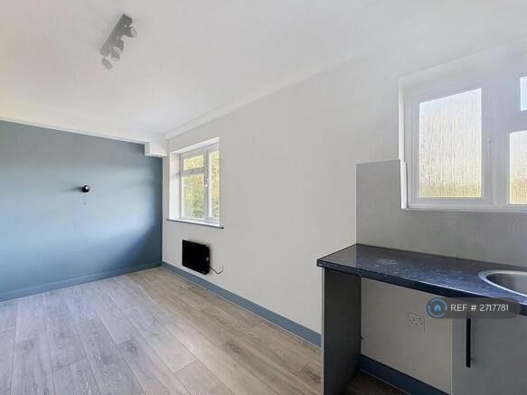Room 4 ¿ £700 Pcm