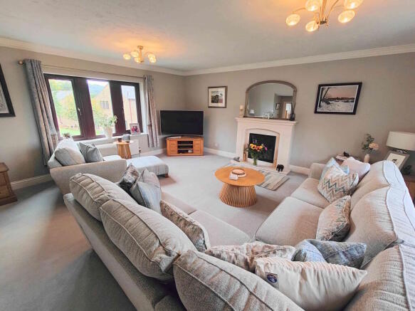 4 bed Detached for sale Image 6