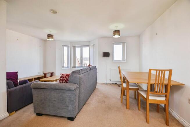 2 bed Flat for sale Image 5