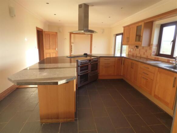 KITCHEN/BREAKFAST ROOM