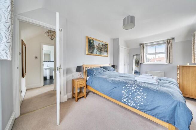 2 bed Link Detached House for sale Image 10