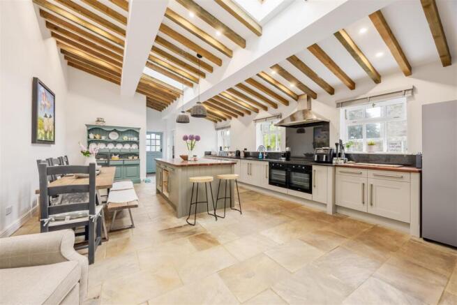 4 bed House for sale Image 3