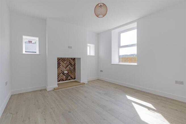 4 bed Detached for sale Image 9