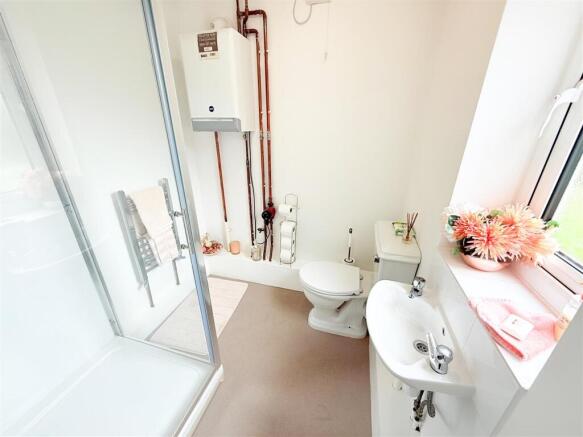 4 bed Detached for sale Image 8