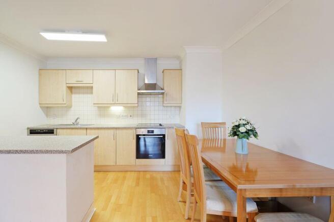 2 bed Apartment to rent Image 4