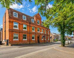 13, 2 Saxon House, Upper Marlborough Road, St. Albans AL1 3UR