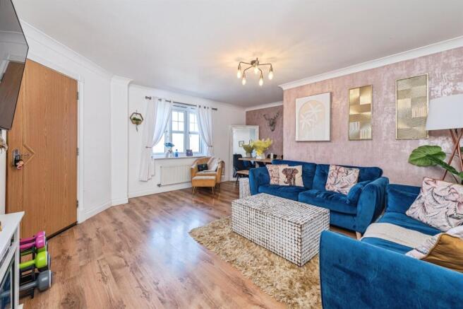 3 bed Terraced for sale Image 9