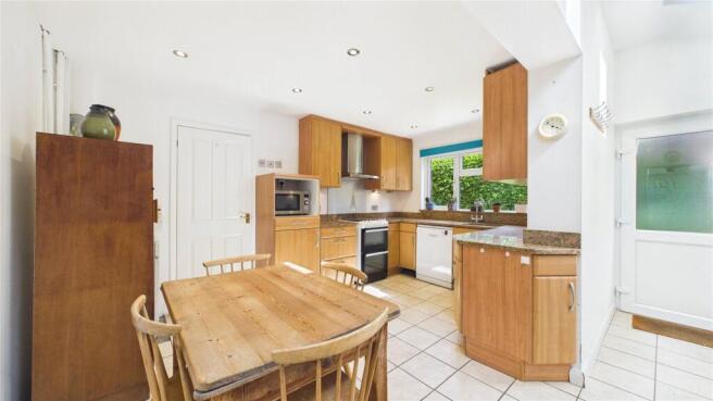 Meadway Drive, Horsell, Surrey, GU21 photo 4