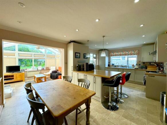 Kitchen / Dining