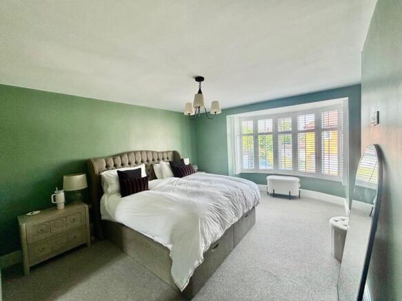 4 bed Semi-Detached to rent Image 10